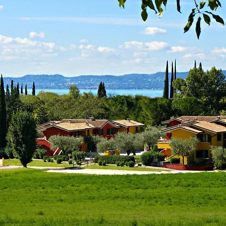 Aparthotel Poiano Garda Resort Appartamenti 3*